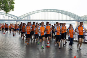 Die Strecke beim Kölner Altstadtlauf 2013 fürht wieder entlang des Rheins. Foto: SportScheck / BMW