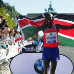 Wilson Kipsang nach seinem Weltrekordlauf beim Berlin Marathon 2013. Quelle: SCC EVENTS/Camera4
