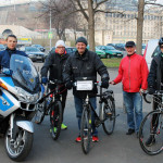 v.l.n.r.: Polizeihauptmeister René Kaune (Polizeieskorte), Franz Feddema (NL, Vermesser), John Kunkeler, (NL, Vermesser), Steffen Gottert (Org-Team), Hans-Jörg Lange (Org-Team). Fotoquelle: Veranstalter