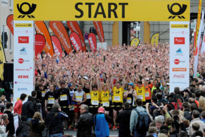 Start des Deutsche Post Marathon Bonn 2013. (Foto: MMP)