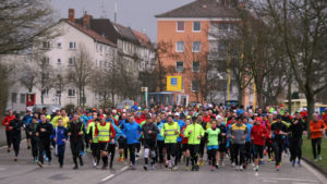 Hatten viel Spaß beim großen Testlauf zum E.ON Kassel Marathon: 800 Läuferinnen und Walker. Foto: Michael Bald