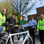 Haben die neue Osterlauf-Strecke amtlich vermessen und hoffen auf neue Rekorde. V.l.: Dieter Schenzer, DLV, Simone Cramer, Sportservice Paderborn, Frank Götze, Laufexperte Paderborner Osterlauf, Rainer Göke, Hauptkommissar Polizei Paderborn, Norbert Borrmann, DLV