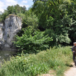 Zur Eröffnung der DonauFelsenLäufe ging es bei der ersten offiziellen Begehung über den Kloster-Felsenweg vorbei am Amalienfelsen. Quelle: Agathe Paglia