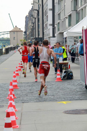 An der Laufstrecke beim Aquathlon Europameisterschaft in Köln