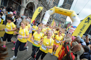 Start des Deutsche Post Ladies Run in Bremen. (SportOnline/MMP)