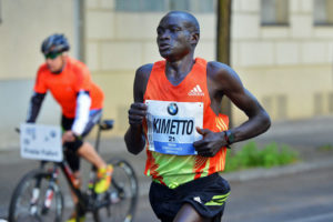 Dennis Kimetto war beim BMW BERLIN-MARATHON 2012 Zweiter. Quelle: SCC EVENTS/Petko Beier