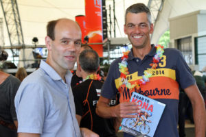 Autor Volker Boch (links) und Hawaii-Starter Jochen Baumgarten aus Darmstadt (rechts). Copyright: Jan Sägert spomedis