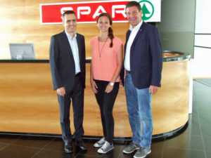 Freuen sich auf die Zusammenarbeit: OK-Chef Robert Küng, Judith Bertignoll (Spar Werbeleiterin) und Gerhard Ritter (GF Spar Vorarlberg). Foto: Sparkasse-Marathon