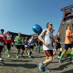 Läufer auf Zeche Zollverein beim 2. VIVAWEST-Marathon 2014. Foto: MMP
