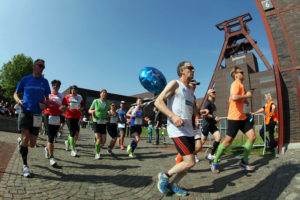 Läufer auf Zeche Zollverein beim 2. VIVAWEST-Marathon 2014. Foto: MMP