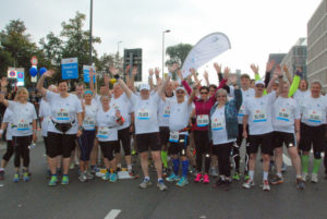 Vorfreude auf den Start. Gemeinsames Laufen für bessere Blutzuckerwerte beim Köln Marathon 2014.