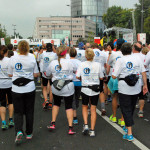 Gleich gehts los. Die Teilnehmer des Diabetes Programm Deutschland auf dem Weg zur Startlinie beim Köln Marathon 2014.