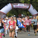 Der Start des Trachtenlaufs. Foto-Copyright: MÜNCHEN MARATHON