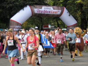 Der Start des Trachtenlaufs. Foto-Copyright: MÜNCHEN MARATHON