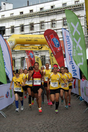 Start Deutsche Post Ladies Run in Wiesbaden. Foto-Copyright: MMP