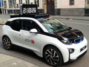 Der vollelektrische BMW i3 ist auch 2015 das Führungsfahrzeug beim Köln Marathon. Foto-Copyright: Köln Marathon