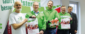 Michael Tack (Koordinator Special-Olympics-Sportbewegung in NRW), Wolfgang Krenz (Präsident SC Grün-Weiß Paderborn), Christian Stork, Mathias Vetter und Dirk Happe (Veranstaltungsleitung Paderborner Osterlauf GmbH). Foto: Paderborner Osterlauf GmbH