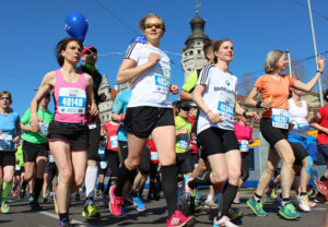 Zeitläuferinnen, die beim LEIPZIG MARATHON im Vorjahr im Einsatz waren. Quelle: Veranstalter Leipzig Marathon
