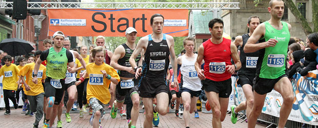 Mai 2015: Start des 5 km-Raiba-Frühlingslaufs in Frechen. Quelle: pulsschlag