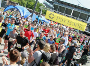 Stadionlauf 2015 beim Start des 5 km-Laufs. Foto-Quelle: pulsschlag / Stephan Flock