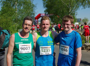 Von links: Thomas Ruminski SVE Hiddestorf, Louis Hellmuth ULV Wolfsburg, Paul Blanke