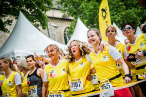 Frauen beim Deutsche Post Ladies Run kurz vor dem Start. Foto: MMP