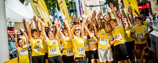 Frauen beim Deutsche Post Ladies Run an der Startlinie. Foto: MMP