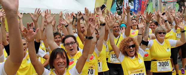 Frauen beim Deutsche Post Ladies Run in Dortmund 2015 kurz vor dem Start. Foto: MMP
