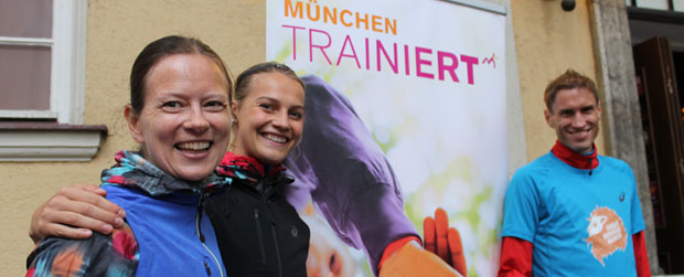 V. l. n. r.: Laufcoaches Andrea Löw, Sandra Mastropierto und Sebastian Hallmann. Foto: MÜNCHEN MARATHON/Uschi Moses