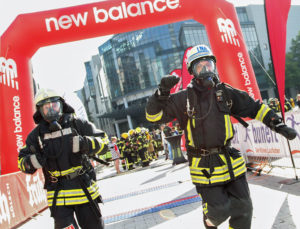Feuerwehrleute kurz nach dem Start. Copyright: www.foto-vanuden.de