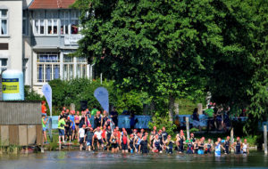 Der Start des SwimRuns. Copyright: SCC EVENTS/Camera4