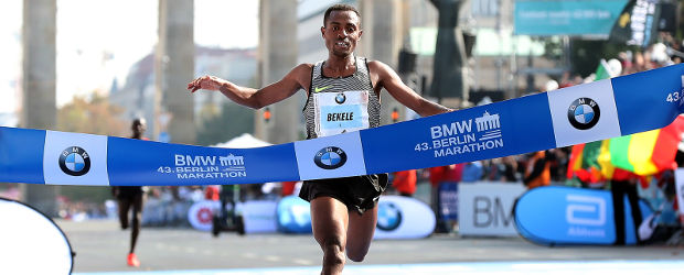 Der Marathon-Sieger Kenenisa Bekele im Ziel. Quelle: BMW Laufsport