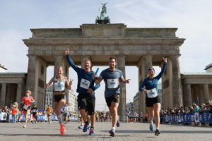 Lisa Hahner, Johannes Lochner, Tobias Wendl und Miriam Gössner. Quelle: BMW Laufsport