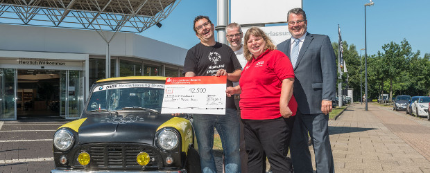 Utz Bertschy (Marathon Club Bremen), Vanessa Giesenberg & Oliver Neddermann (Special Olympics Bremen), Michael Bartscher (Leiter BMW-Niederlassung Bremen)