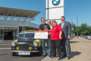 Utz Bertschy (Marathon Club Bremen), Vanessa Giesenberg & Oliver Neddermann (Special Olympics Bremen), Michael Bartscher (Leiter BMW-Niederlassung Bremen)