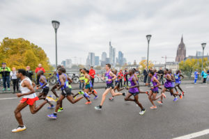 Elite-Läufer beim Frankfurt Marathon. Foto-Copyright: „Mainova Frankfurt Marathon“