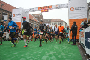 Start Marathon 2015 am Kohlmarkt in Lübeck. Quelle: PRO EVENT