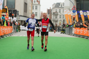 Über 150 Läufer kommen jedes Jahr aus Dänemark zum Marathon an die Trave. Foto: PE/Heger