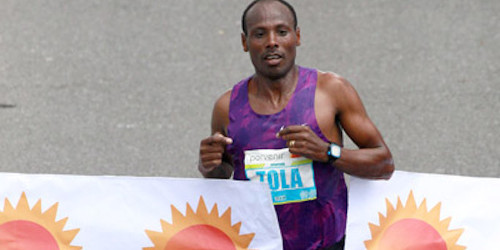 Tadesse Tola bei seinem Sieg beim Bogota Halbmarathon. Foto-Copyright: www.photorun.net