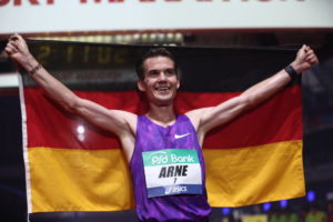 Arne Gabius im Ziel. Copyright: Mainova Frankfurt Marathon