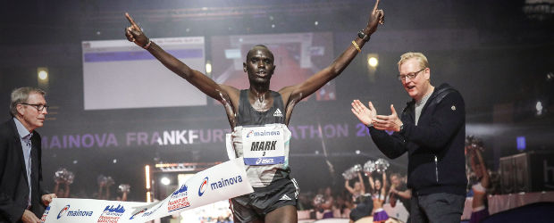 Der Sieger im Ziel: Mark Korir. Copyright: Mainova Frankfurt Marathon