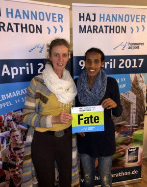 Stefanie Eichel, Veranstalterin des HAJ Hannover Marathon, freut sich über die Startzusage der Deutschen Meisterin Fate Tola (29). Foto: eichels: Event GmbH