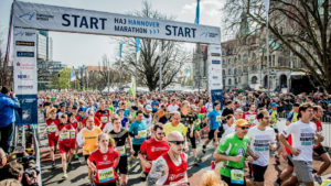 HAJ Hannover Marathon kurz nach dem Start. Foto-Copyright: Norbert Wilhelmi