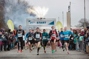 Der Start des Silvesterlaufs in Hannover. Foto: Michael Neugebauer