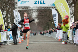 Sieger Silvesterlauf Hannover: Lars Pfeifer. Foto: Michael Neugebauer