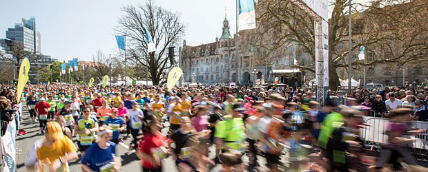Der Start beim HAJ Hannover Marathon. Fotocredit: eichels: Event GmbH; Christopher Busch