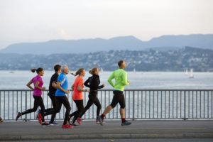 Ab dem 21. Mai 2017 schlagen Läuferherzen auf dem Green Marathon Zürich höher. Sie erleben die Stadt auf der durchgehend beschilderten und kilometrierten Marathonstrecke von ihrer grünen und landschaftlich besonders reizvollen Seite. Quelle: Green Marathon