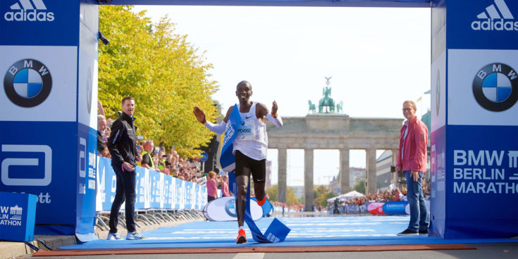 Eliud Kipchoge beim Zieleinlauf. Fotoquelle: SCC EVENTS/camera4