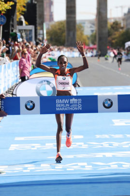 Gladys Cherono, Siegerin in Weltjahresbestzeit und mit Streckenrekord. Fotoquelle: SCC EVENTS/photorun