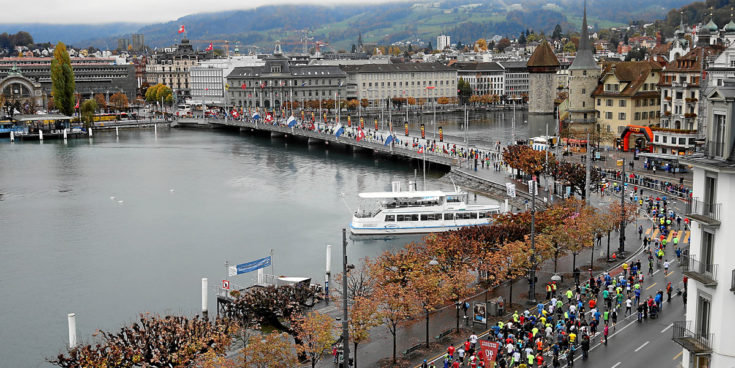 Swiss City Marathon Lucerne: Marathonfeld auf der Seebruecke. Copyright: swiss-image.ch, Fhoto: Andy Mettler